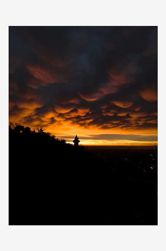 日落时分的云层剪影-众图网