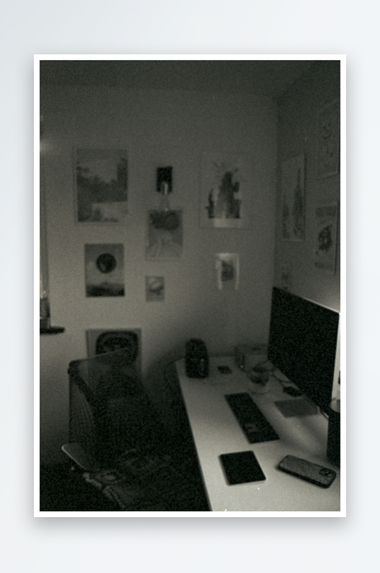 昏暗房间内的办公桌与装饰画-众图网