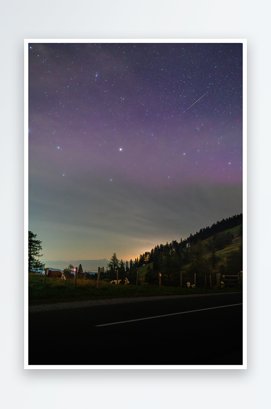 星空下的山间公路夜景-众图网