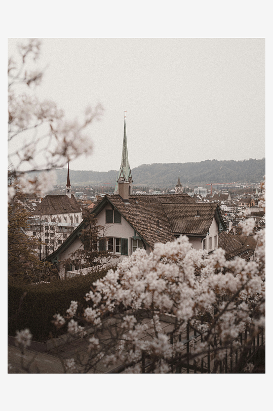 春日城镇樱花与教堂-众图网