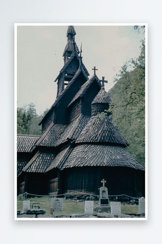 木制教堂建筑与墓地-众图网