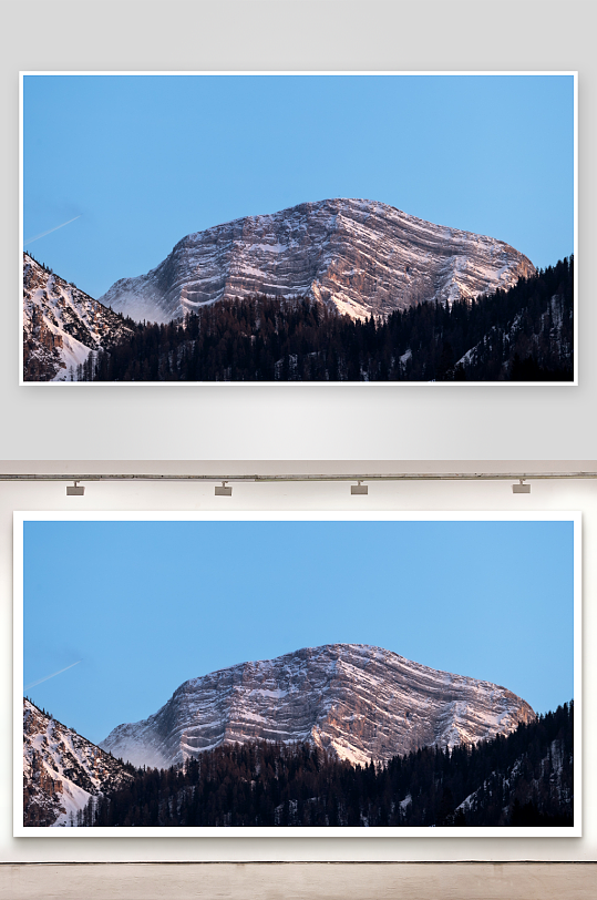 雪山峰顶与森林景观-众图网