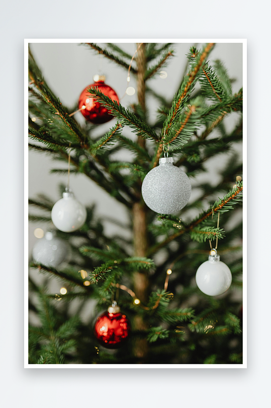 圣诞树挂饰特写照片-众图网