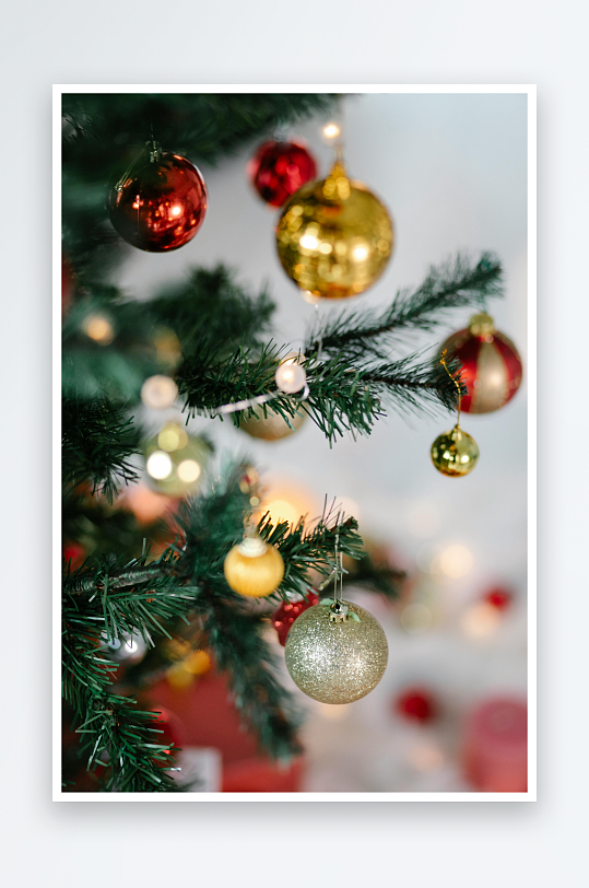 圣诞树装饰球特写-众图网