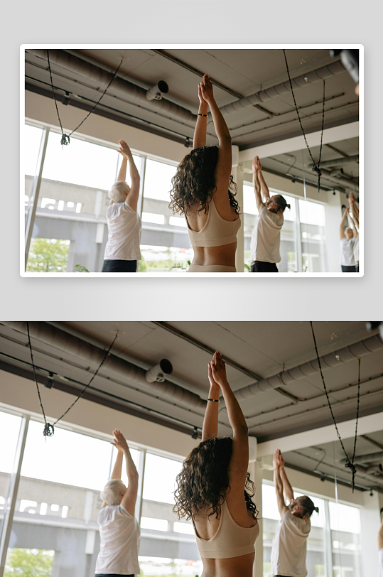 多人室内瑜伽练习场景-众图网