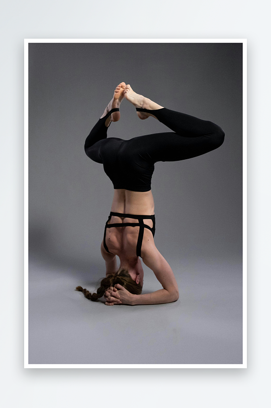 女子倒立瑜伽姿势展示-众图网