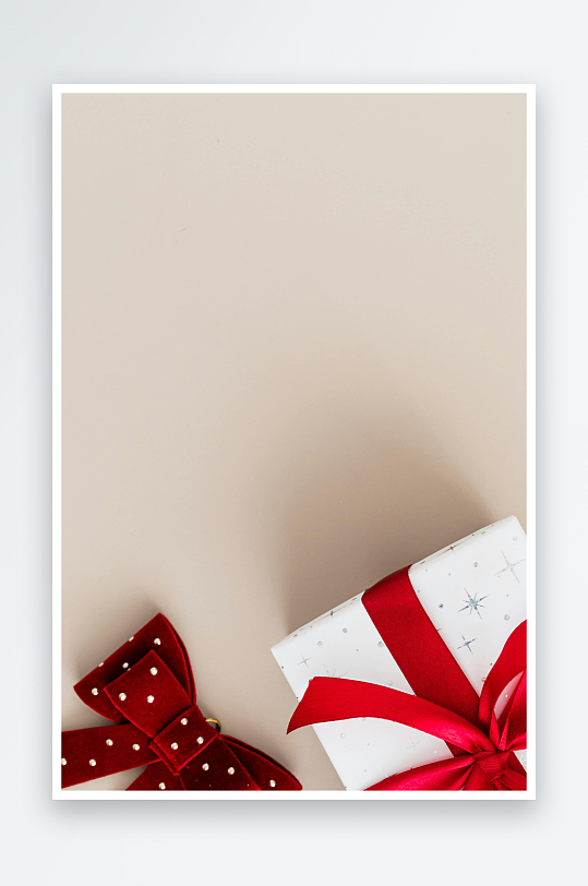 白色礼盒配红色蝴蝶结-众图网