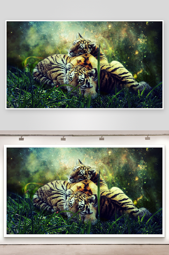 两只幼虎依偎草丛中-众图网