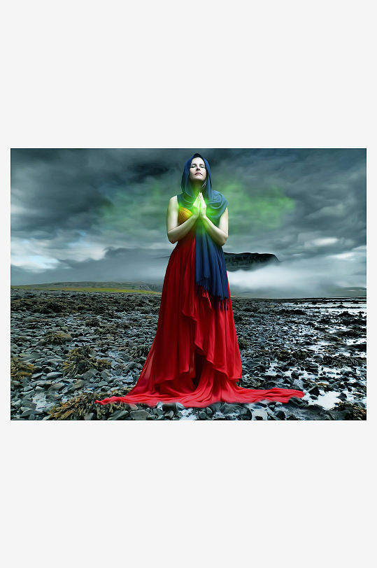 神秘女子海边祈祷-众图网