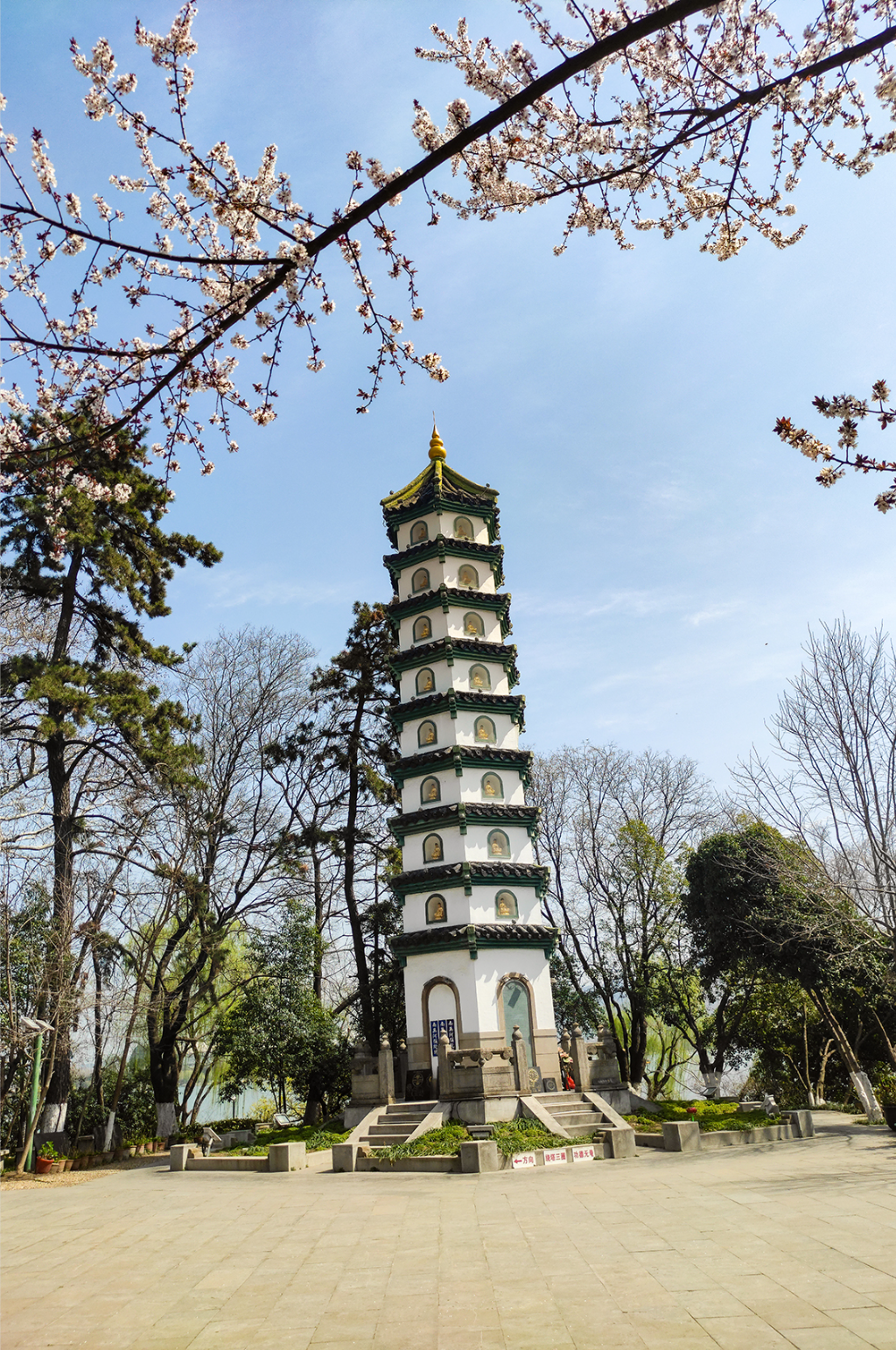 南京玄武湖诺那塔建筑风光摄影图素材
