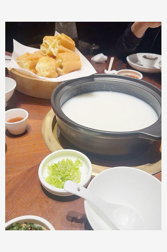 最新原创海鲜火锅盛宴高清摄影图-众图网