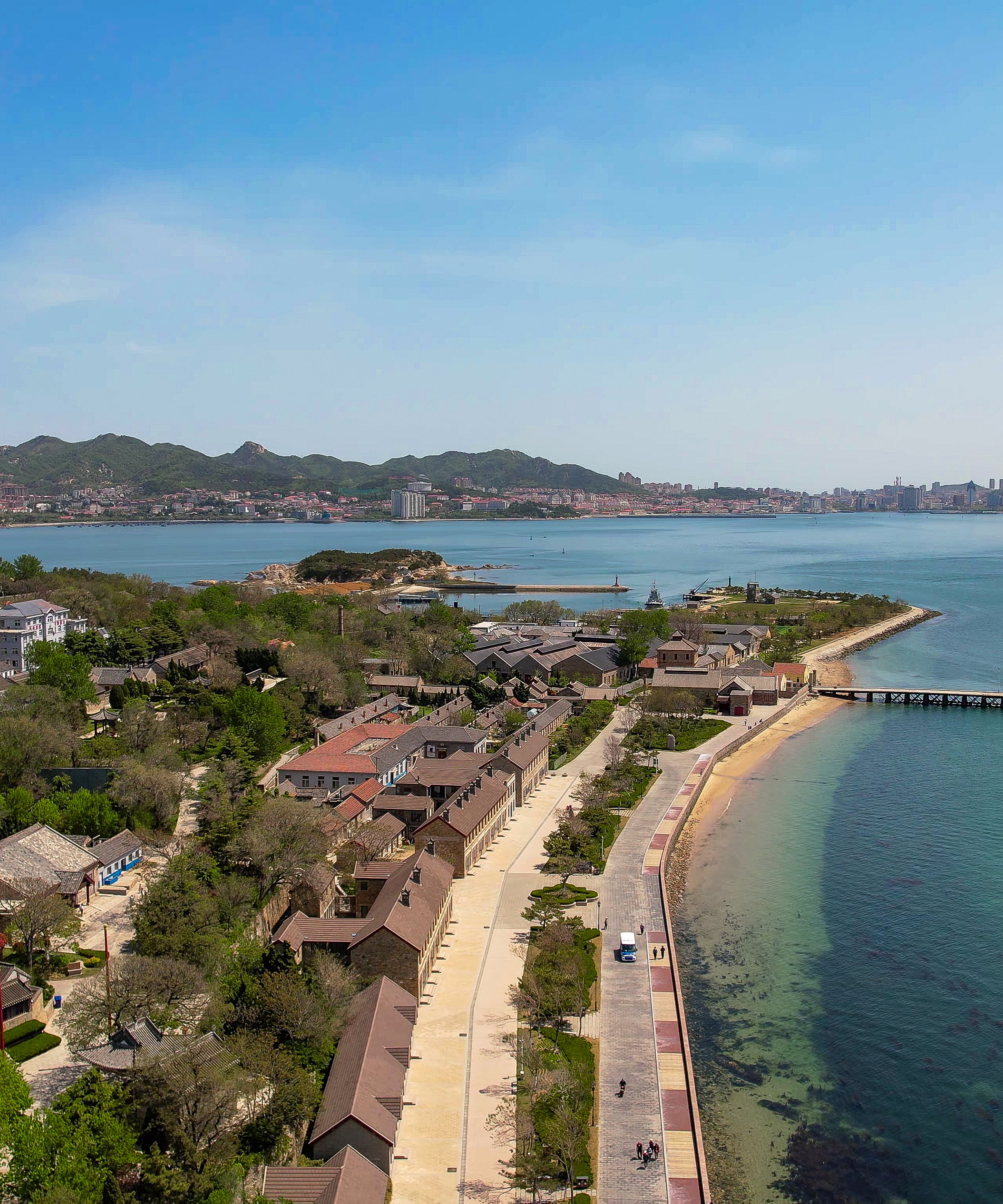航拍5景区山东威海刘公岛景区岛屿海岸线素材