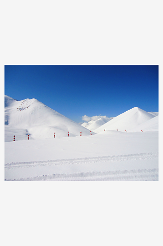 西藏那根拉垭口雪山