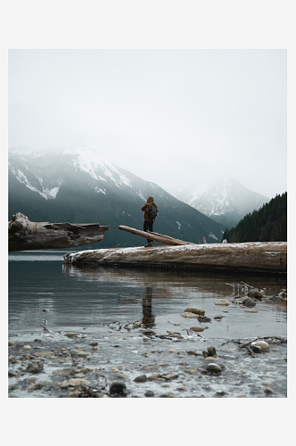 山峦高山流水风景画摄影图