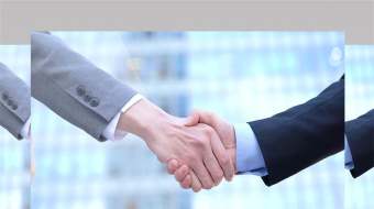 职场商务男士西装4K握手特写镜头实拍视频-众图网