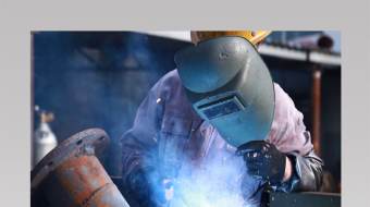 4K实拍五一电焊工人工作视频-众图网