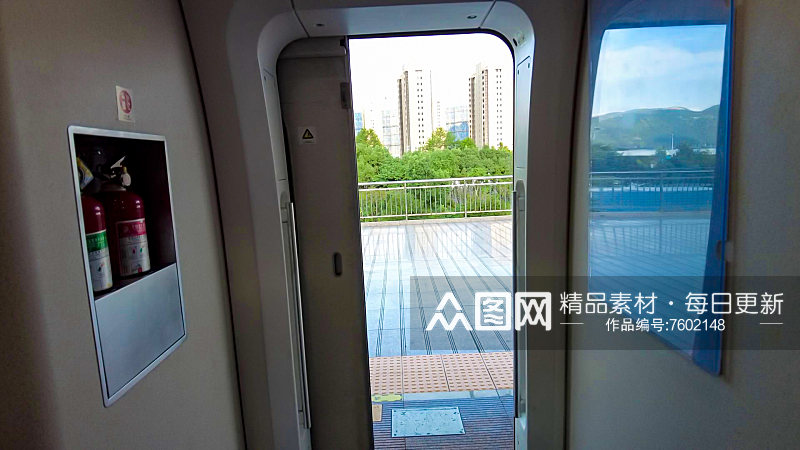 旅途风光旅途高铁火车窗外风景实拍素材