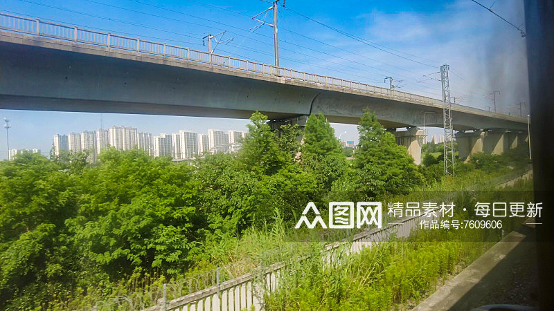 沿途火车窗外风景高铁高架桥实拍素材