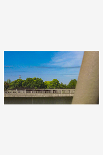 火车窗外风景高铁高架桥实拍