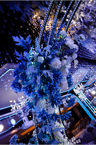蓝色婚礼花艺装饰照片