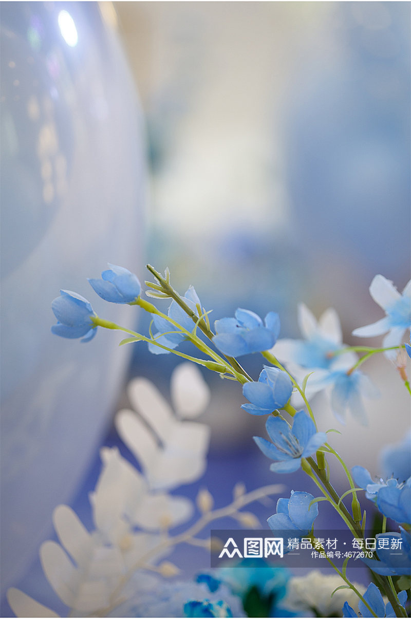 蓝色大气婚灯花艺装饰照片素材