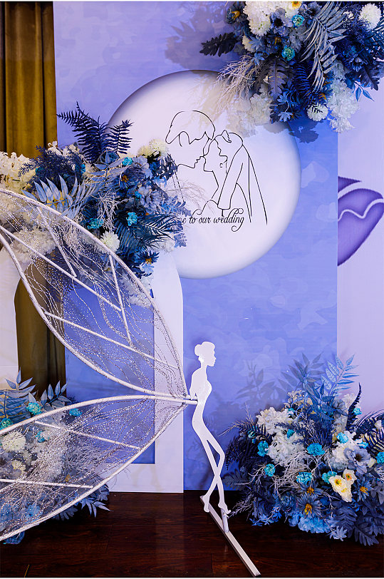 蓝色大气婚礼花艺装饰照片