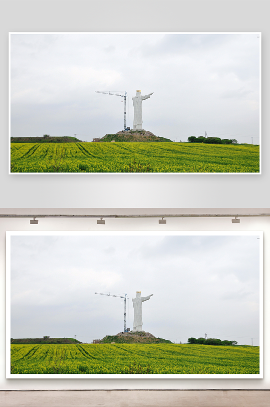 巨型雕像矗立花田之中-众图网