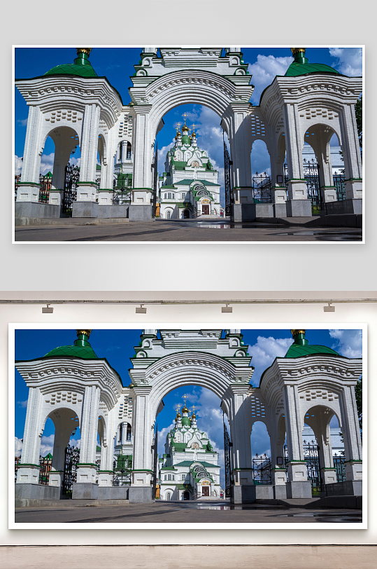 白色拱门下的绿色教堂建筑-众图网