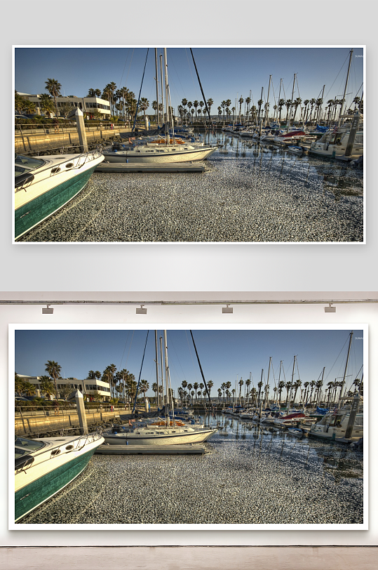 码头停泊帆船与鱼群-众图网