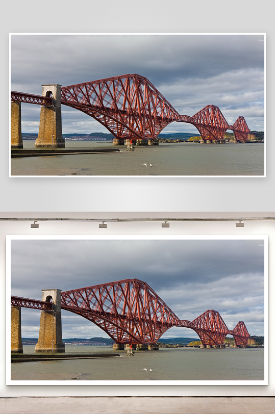 红色钢铁大桥横跨水面-众图网