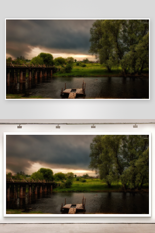 阴云密布下的河流与木桥-众图网