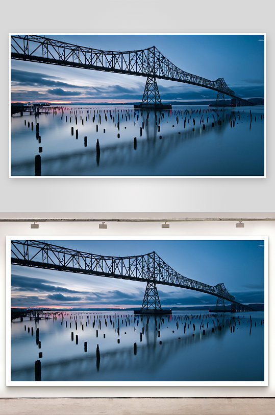 黄昏时分的钢铁大桥与水面倒影-众图网