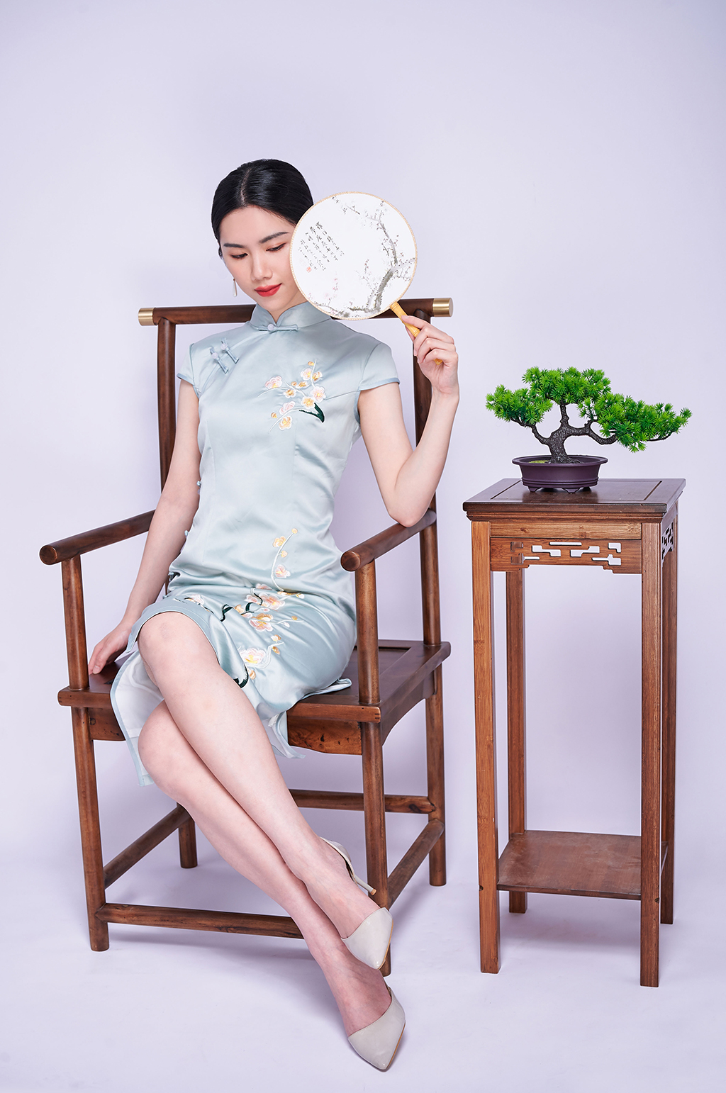 坐姿中国风民国风优雅旗袍人物摄影图片
