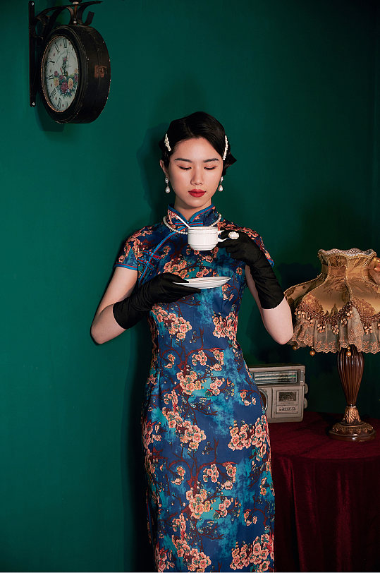 旗袍美女下午茶喝咖啡民国风人物摄影图片