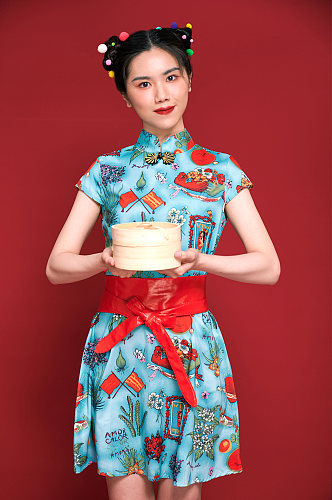 中国风传统美食旗袍女性时尚国潮人物摄影图片