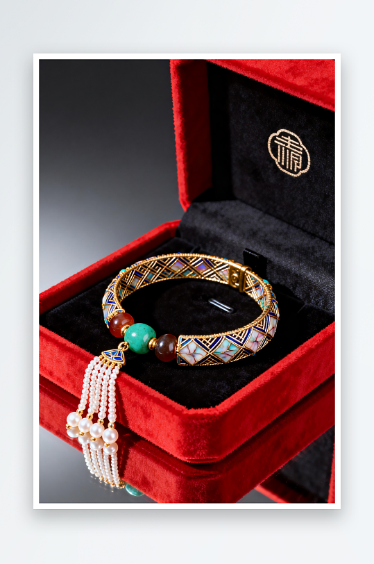 精致新年春节珠宝首饰黄金摄影图-众图网