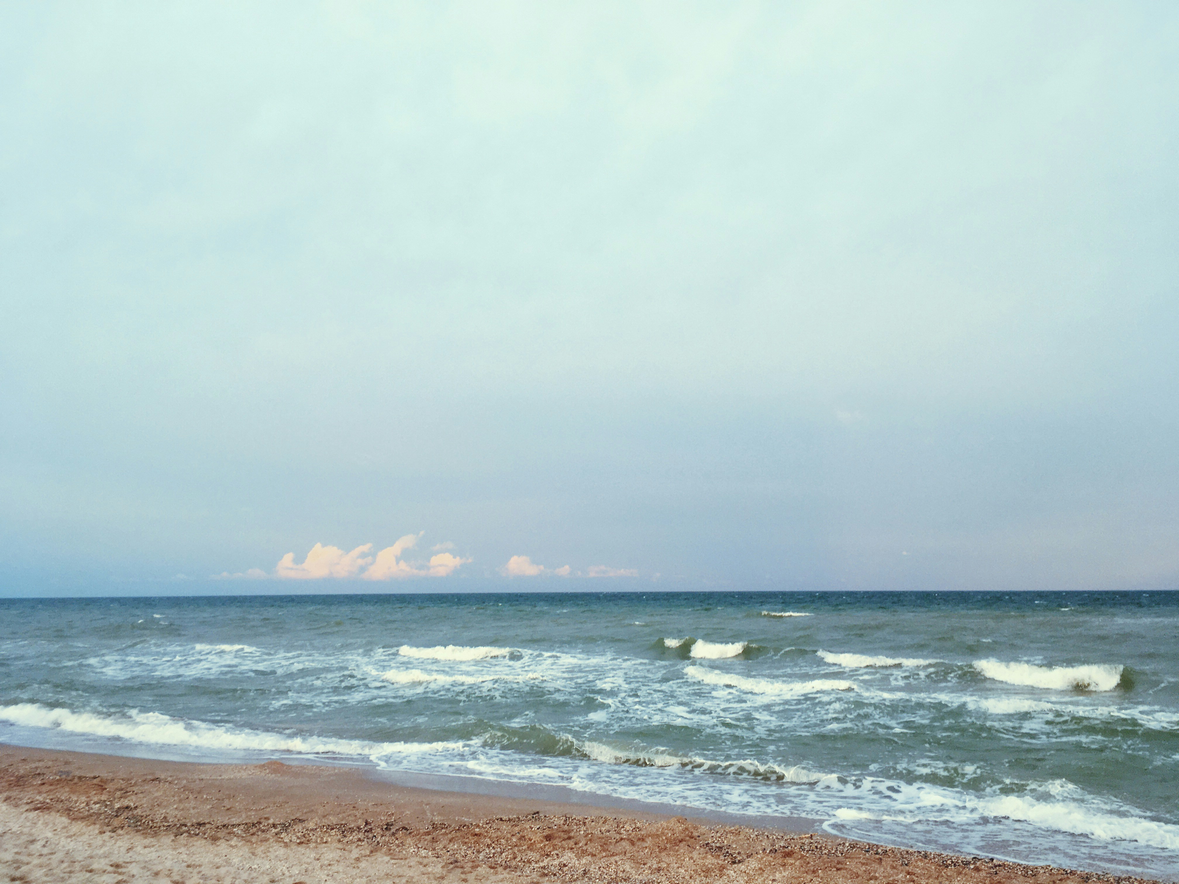 海边沙滩与海浪景象素材