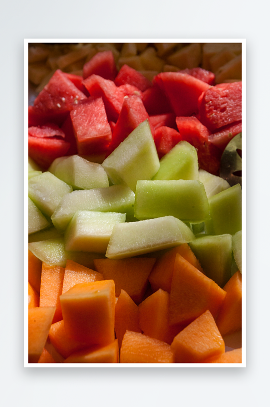 切块的西瓜哈密瓜和木瓜-众图网