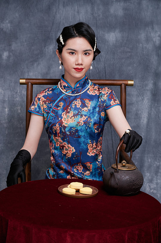 旗袍美女茶具糕点商业摄影图人像图片