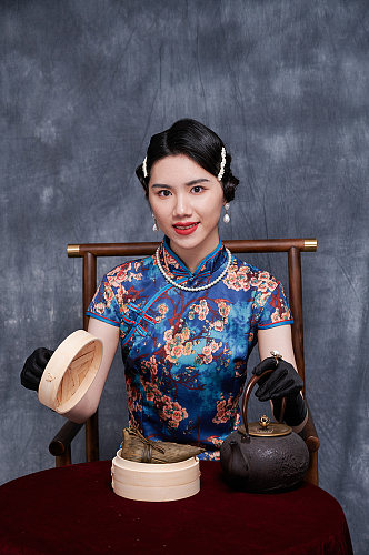 气质旗袍美女传统美食摄影图创意摄影图