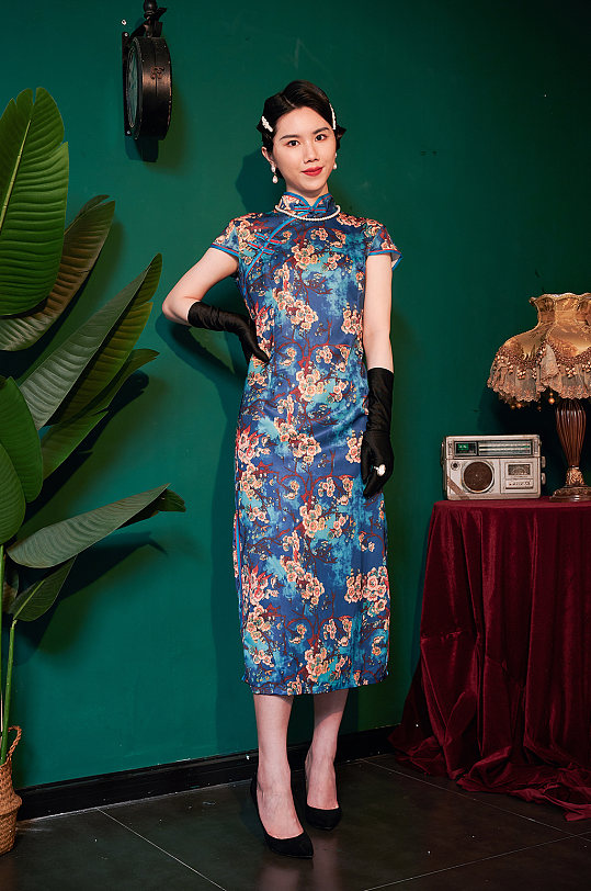 气质中式旗袍模特女人商业摄影图照片
