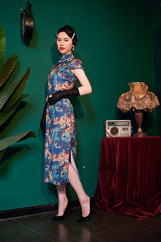 旗袍美女气质创意姿势中式商业摄影图照片