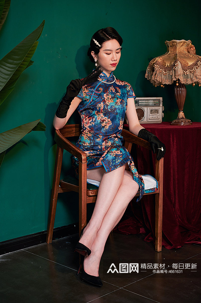 中式旗袍造型美女创意商业摄影图手拿扇子素材