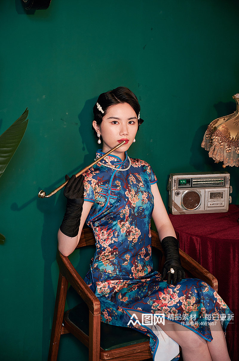 创意国潮旗袍女生商业人像摄影图图片素材