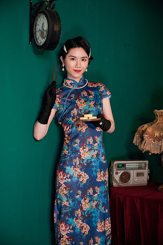 古风旗袍美女传统美食商业人像摄影图照片图片