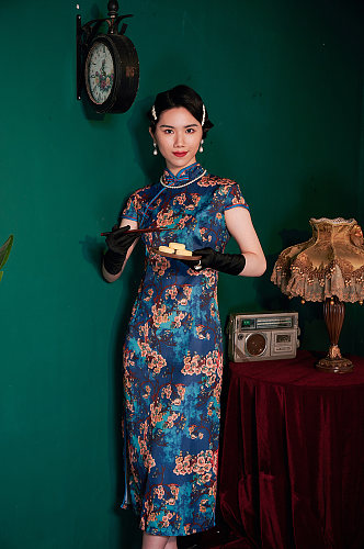 国潮旗袍美女人像商业摄影图片照片