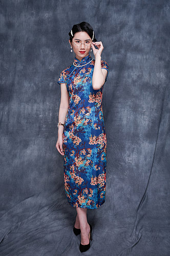 中式旗袍国潮美女摄影图片商业图片