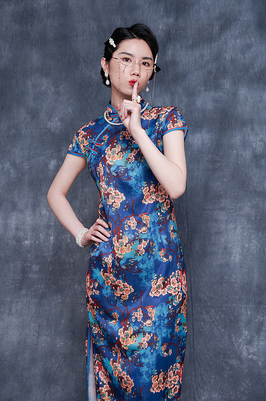 旗袍眼镜女性手势人像商业摄影图照片
