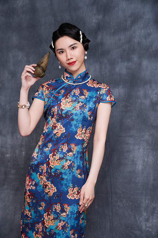 旗袍國潮美女復(fù)古端午節(jié)粽子攝影圖