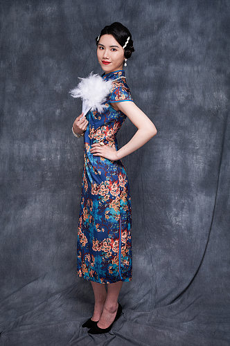 复古旗袍美女蒲扇造型商业摄影图